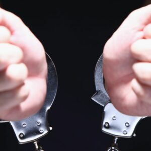 Homem que matou, queimou e enterrou ex é condenado em SC. - Foto: Canva/Reprodução