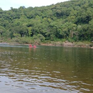 Adolescente cai de colchão inflável e desaparece em rio no Oeste de SC. - Foto: CBMSC/Reprodução