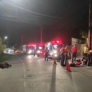 Jovem morre em grave acidente entre motos em Florianópolis. - Foto: PMRV/Reprodução