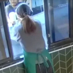 Starbucks é condenada a pagar cliente que teve partes íntimas queimadas por chá | Foto: Reprodução, via SBT News