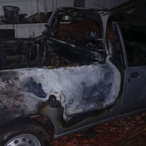 Veículo é atingido por incêndio | Imagem: Corpo de Bombeiros/Reprodução
