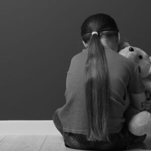 Avô condenado por abuso sexual contra neta tentou suborná-la com R$ 5 | - Foto: Imagem Ilustrativa/Canva/Reprodução