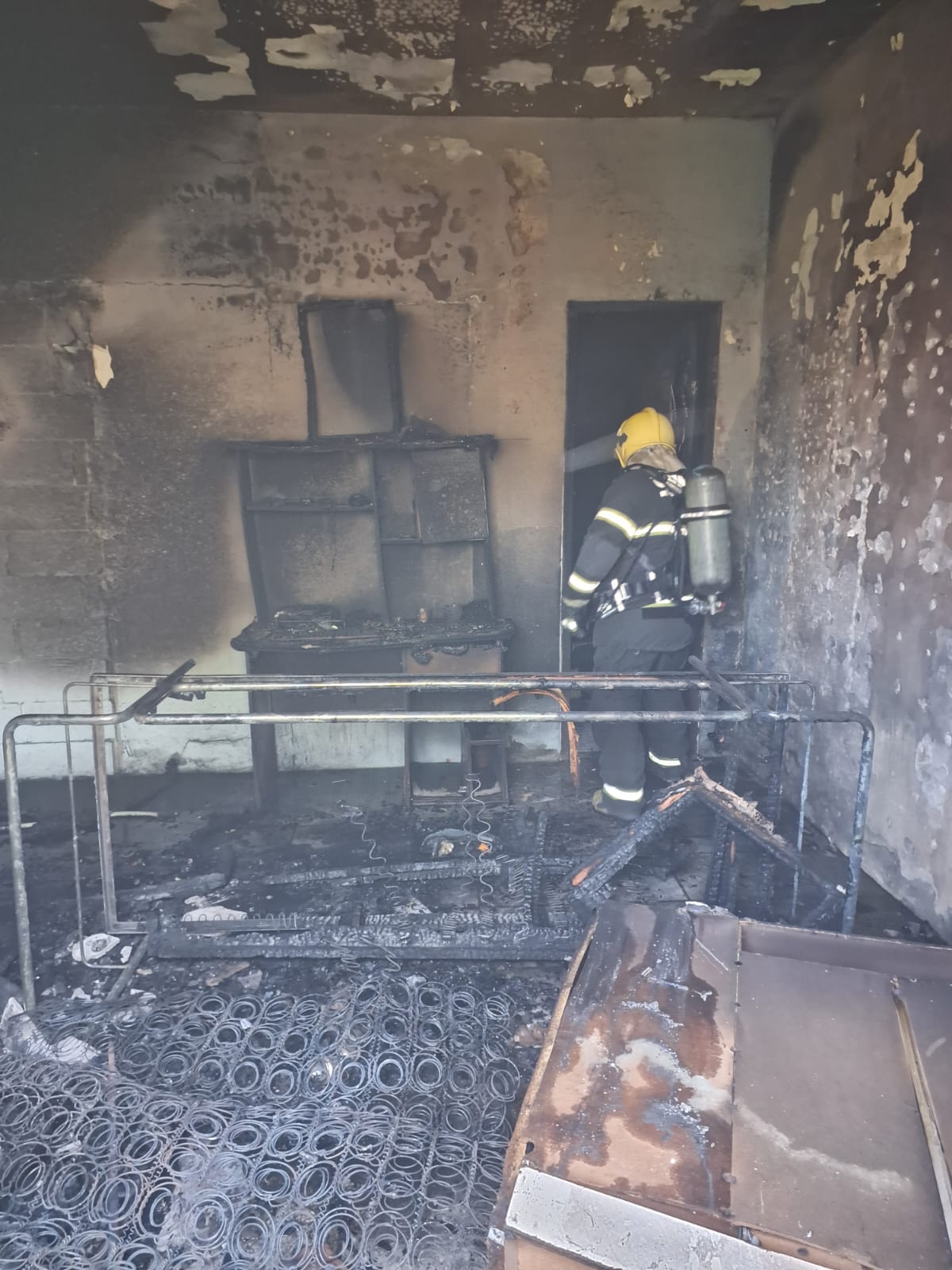 Incêndio atinge casa na Grande Florianópolis; suspeita é de causa intencional. – Foto: CBMSC/Reprodução