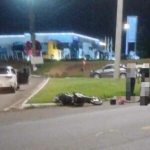 Colisão entre carro e moto na BR-153 deixa jovens feridos | Imagem: 