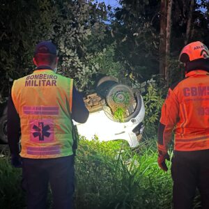 Carro capota na SC-155 em Abelardo Luz | Imagem: Corpo de Bombeiros/Reprodução