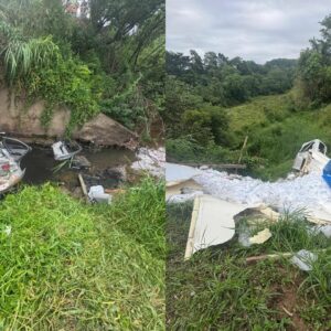 Após batida, veículos despencam de barranco em SC; uma pessoa morreu | Foto: CBMSC/Reprodução
