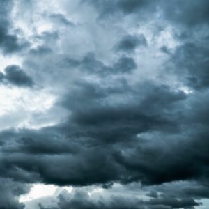Semana em SC inicia com sol e friozinho, mas terá reviravolta com fortes tempestades; veja a previsão | Foto: Canva.