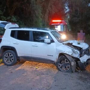 Motorista fica ferido após carro sair da pista no Oeste de SC | Foto: CBMSC.