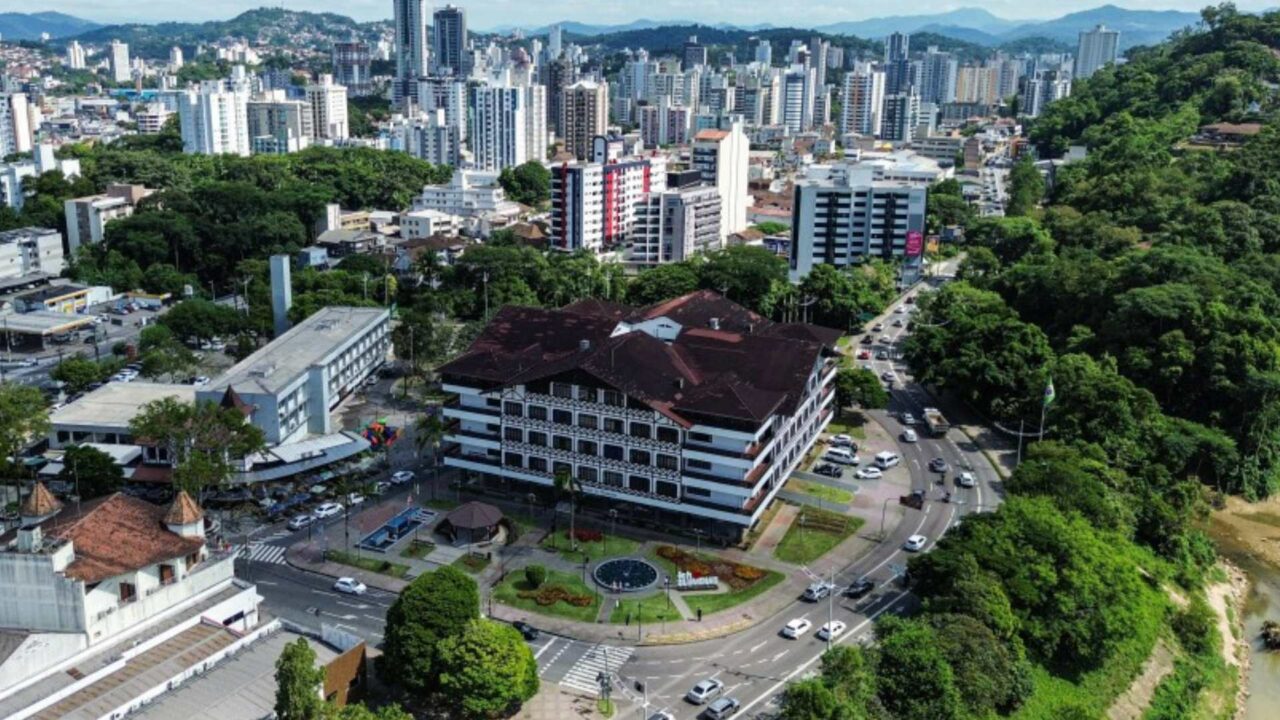 Prefeitura de Blumenau terá regime de plantão na Sexta-feira Santa e Tiradentes
