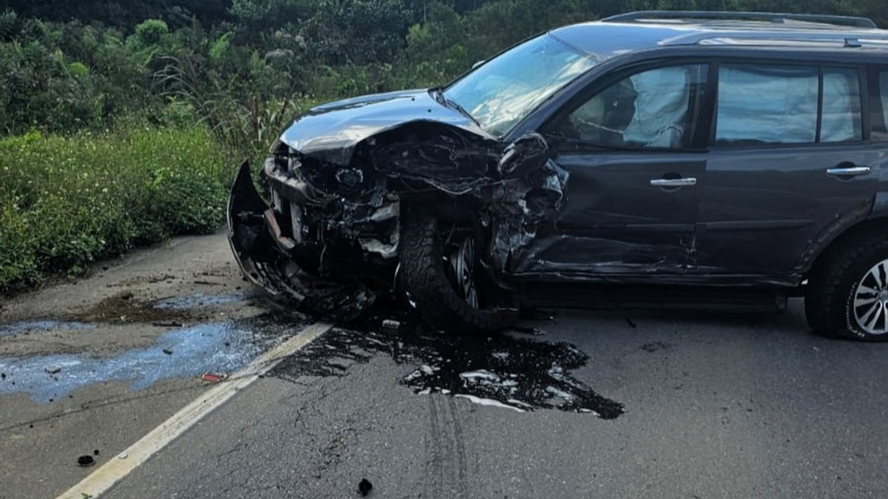 Mulher morre após criminosos em fuga causarem acidente em SC | Imagem: PMSC