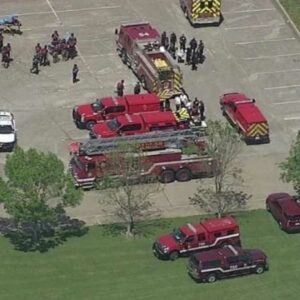 Tiroteio em escola no Texas deixa estudante ferido e gera pânico em Dallas | Foto: Reprodução/X.