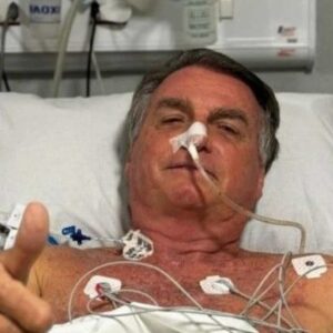 Bolsonaro segue internado na UTI com quadro estável e sem febre, diz hospital | Foto: Reprodução/Redes Sociais.