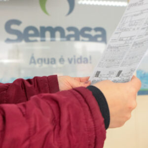 Semasa orienta clientes sobre pagamentos via Pix e pede contato para regularização | Foto: Fábio Pavan 