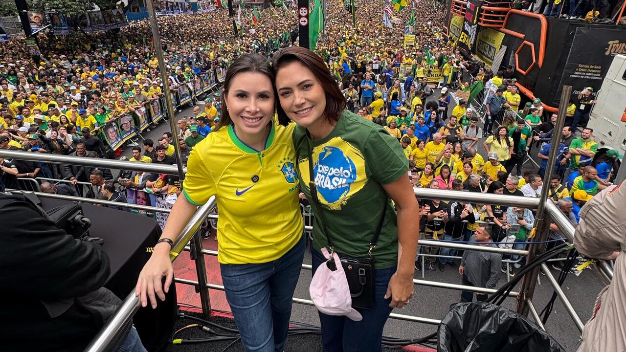 Única catarinense a fazer uso da palavra, De Toni fala em perseguição à direita em ato pela anistia | Foto: Divulgação/Assessoria