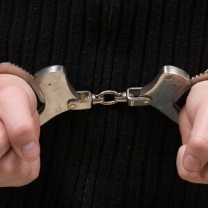 Réu que atacou homem com facão em frente a Fórum é condenado em SC. - Foto: Canva/Reprodução
