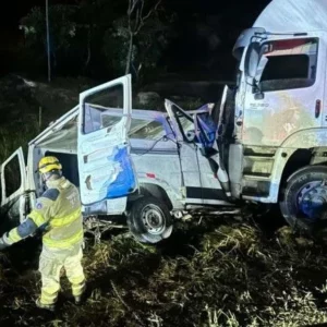 Acidente entre van e carreta deixa nove mortos e 10 feridos em Minas Gerais | Foto: Divulgação/CBMMG