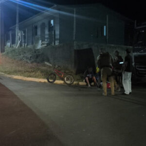 Adolescente fica ferido em colisão entre bicicleta e carro em Curitibanos| Foto: 2 BBM