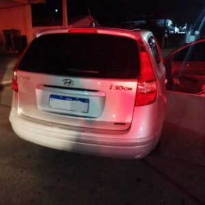 Carro furtado e com placa falsa é recuperado em Lages| Foto: Divulgação PMSC