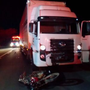 Colisão entre caminhão e motocicleta deixa uma pessoa morta na SC-157 | Foto: CBMSC/Divulgação