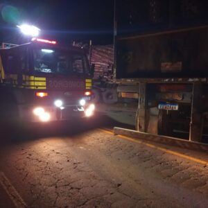 Colisão frontal entre caminhões deixa dois feridos na SC-135 | Foto: CBMSC/reprodução