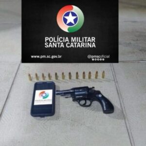 Homem é preso por posse irregular de arma em Correia Pinto| Foto: PMSC de Lages