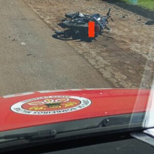 Motociclista fica gravemente ferido após colisão com empilhadeira no Oeste de SC | Foto: CBMSC.