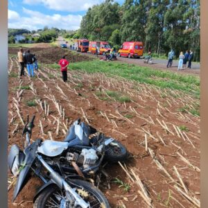 Colisão entre carro e moto deixa dois feridos na SC-163 | Foto: CBMSC.