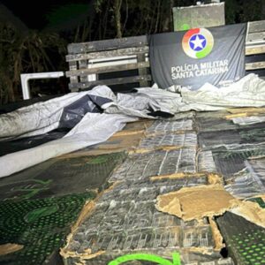 Polícia Militar apreende 50 mil maços de cigarros contrabandeados na SC-163 | Imagem: PMSC