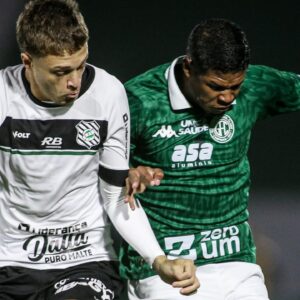 Com um a menos, Igo Gabriel brilha e salva o Figueirense no empate contra o Guarani | Imagem: Raphael Silvestre/GuaraniFC