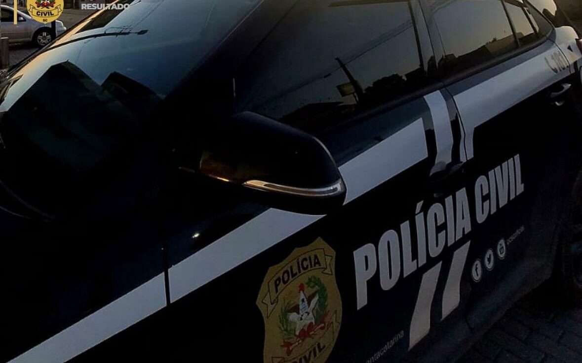 A prisão foi realizada na casa da namorada do suspeito | Imagem: Polícia Civil/Reprodução