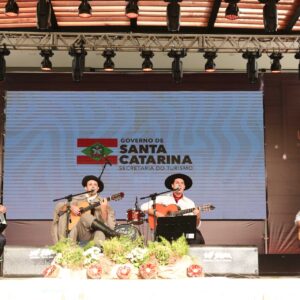 Domingo de Tradição e Música Nativista na Festa do Pinhão em Lages | Foto: Fábio Pavan e Nilton Wolff/Prefeitura de Lages