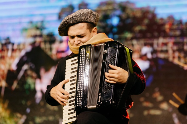 Finalistas da 31ª Sapecada da Canção Nativa são definidas na Festa do Pinhão; veja fotos