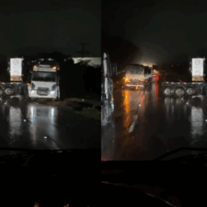 Acidente com carreta interdita faixa da BR-101 em Joinville | Foto: Reprodução/Araquari News