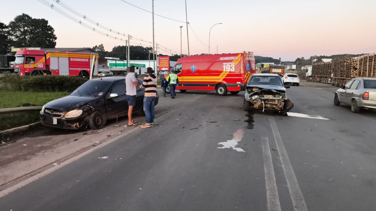 Acidente na BR-470 em Curitibanos deixa duas vítimas feridas/Reprodução/OBM de Curitibanos