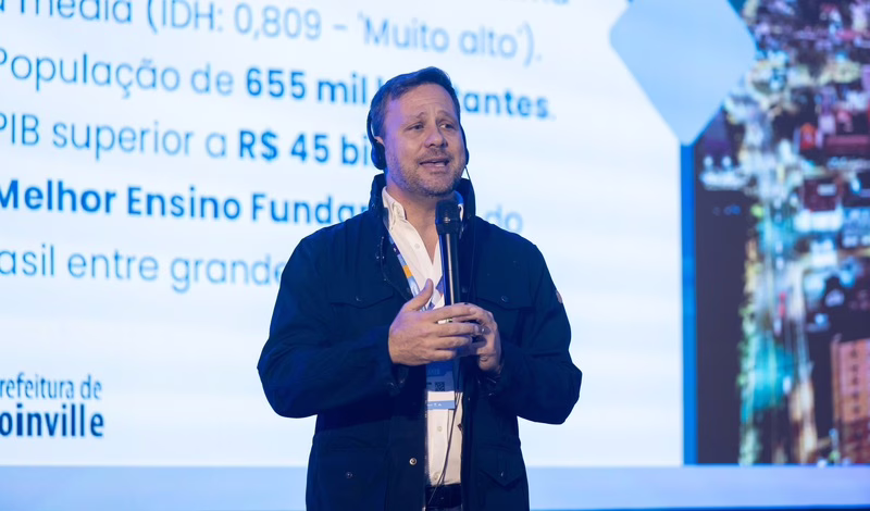 Qual será o futuro do prefeito Adriano Silva nas próximas eleições?. – Foto: Divulgação/Summit Cidades
