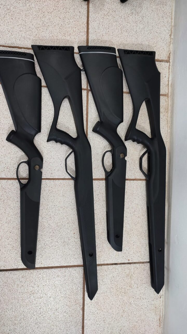 Após denúncias de tiros, Polícia Civil apreende armas em SC