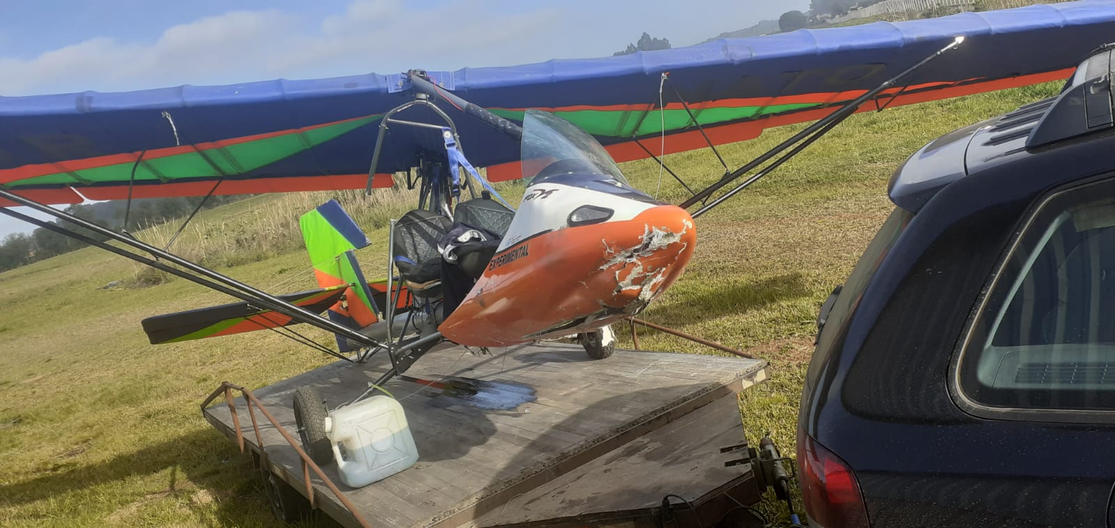Avião colide com cerca após rajada de vento e piloto fica ferido em SC | Foto: CBMSC/reprodução