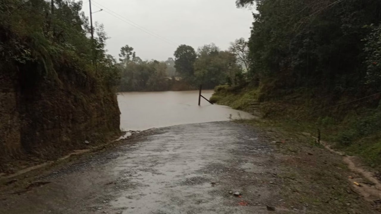 Balsa de Santa Rosa paralisada por tempo indeterminado devido à elevação do Rio Canoas | Foto: Defesa Civil de Bocaina do Sul