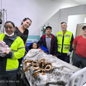 Bebê 'apressadinha' nasce dentro de ambulância dos bombeiros em SC | Foto: CBMSC/Divulgação