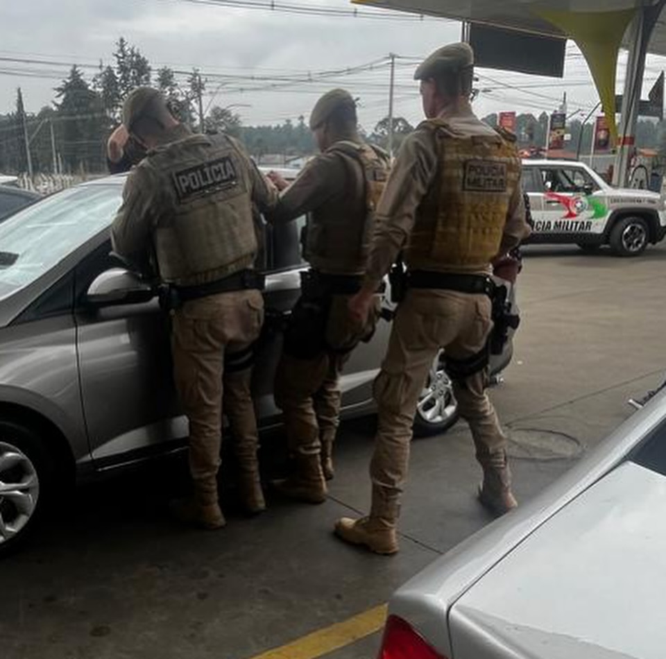 Bebê trancada em carro (1)