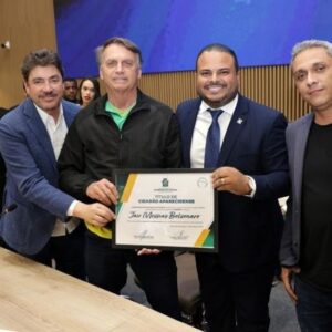 Bolsonaro recebeu homenagem na Câmara de Aparecida de Goiânia. | Foto: Divulgação/Câmara Municipal de Aparecida de Goiânia.