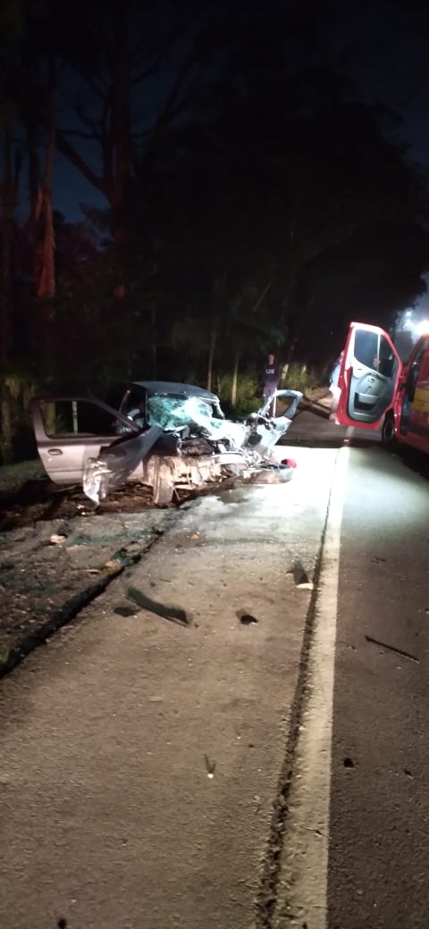 Carro fica irreconhecível e motorista é resgatado em estado grave na SC-417 (3)