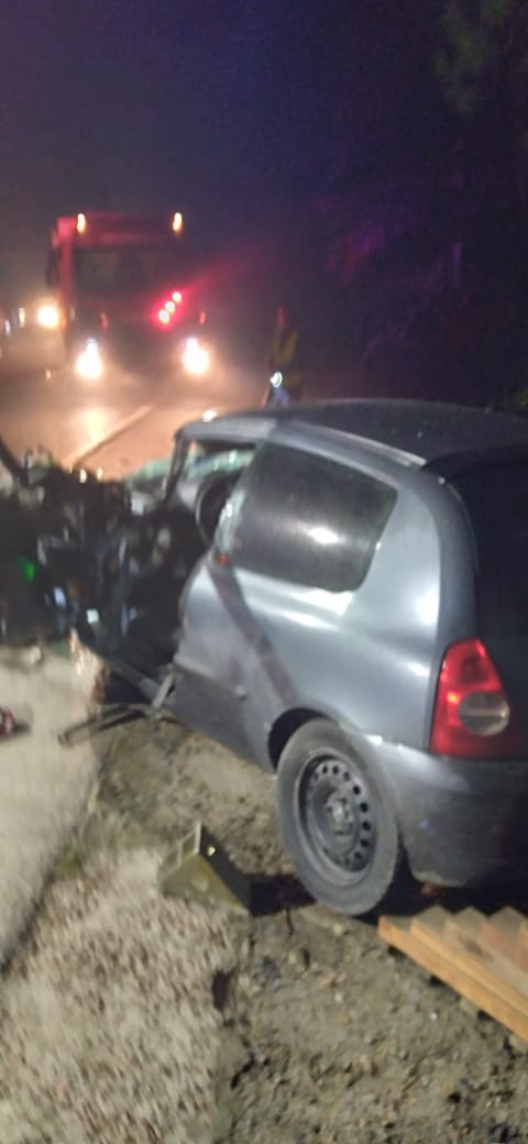 Carro fica irreconhecível e motorista é resgatado em estado grave na SC-417 (3)