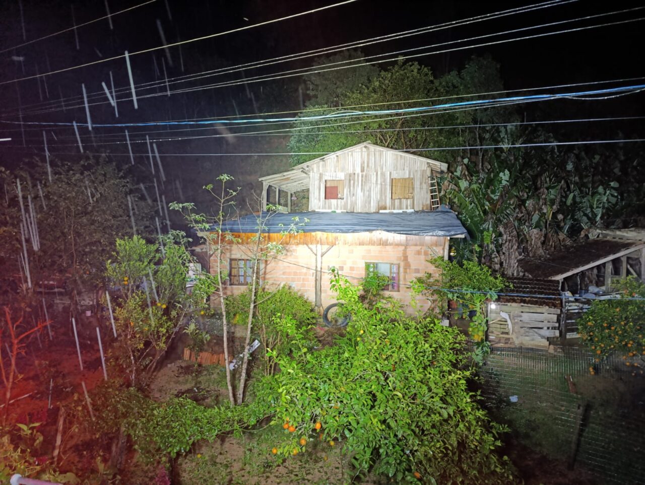 Temporal atingiu a cidade de São João Batista