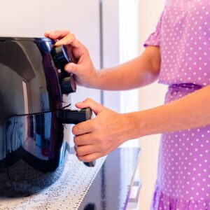 Esqueça a air fryer: esse aparelho está bombando e virou febre nas cozinhas. - Foto: Imagem Ilustrativa/Canva/Reprodução