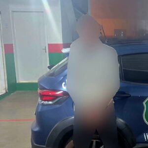 Foragido da justiça se 'esconde' no lixo é preso por falsidade ideológica em SC | Imagem: Polícia Municipal/Reprodução