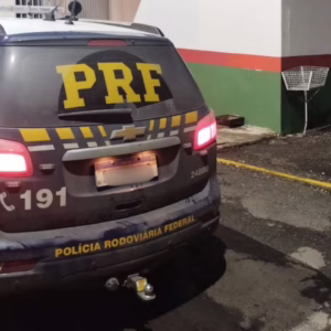 Homem com mandados de prisão por estelionato e pensão alimentícia é capturado após fuga em Lages | Foto: PMRv Serra