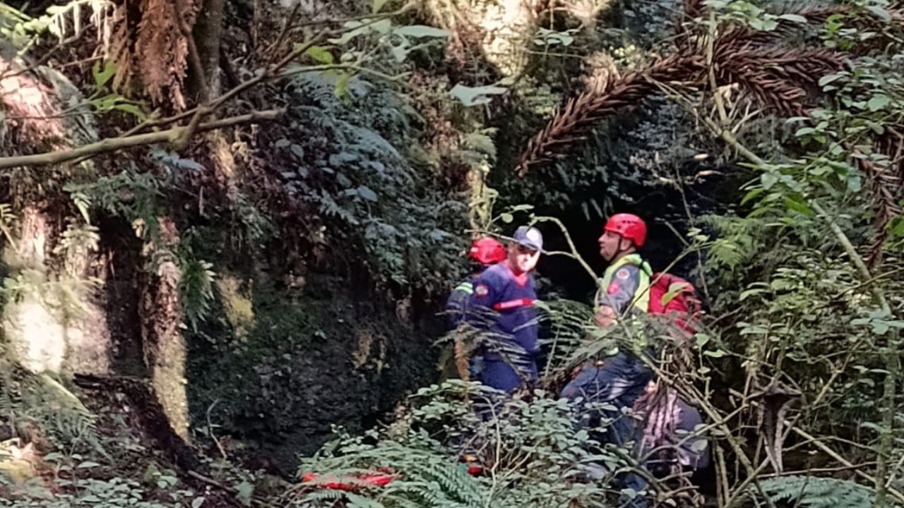 Homem de 68 anos morre após cair em ribanceira na Serra | Foto: 5 BBM