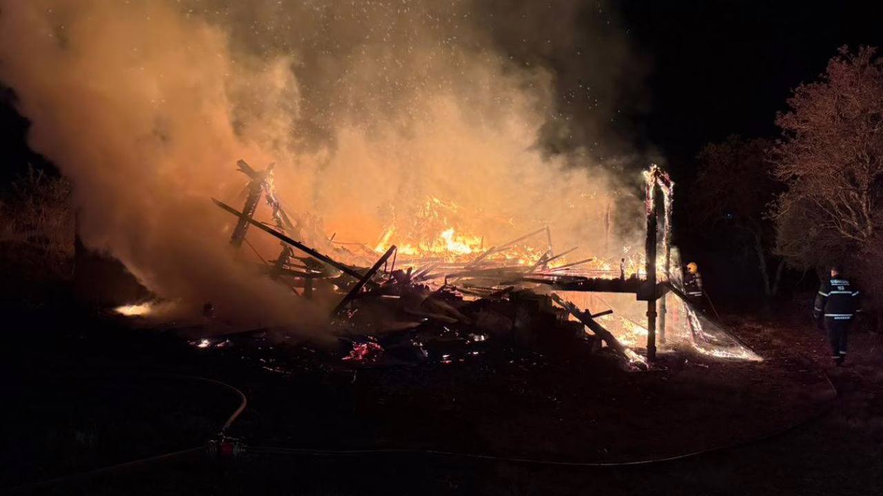 Incêndio destrói residência em Lages | Foto: 5 BBM