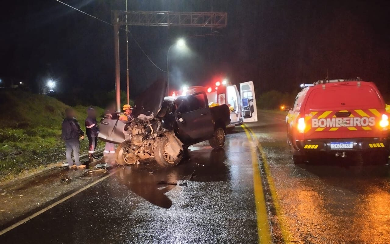 Acidente ocorreu na madrugada desta terça-feira (3) | Imagem: Corpo de Bombeiros/Reprodução